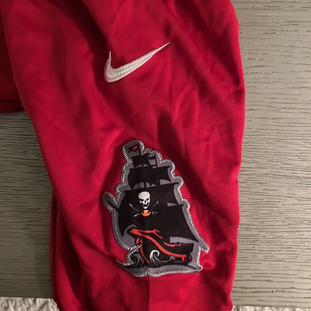 Nike Buccaneers #12 Tom Brady Red Jersey - Picture 5 of 6